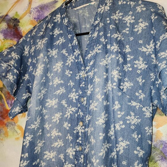 EUC Chambray and white floral flutter sleeve buttoned shirt dress - Picture 7 of 7